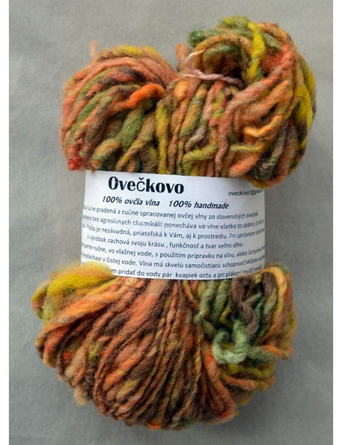 Ručne pradená vlna - '100% wool from sheep Slovak, hand spun and dyed. Wool is an excellent material, thanks to the lanolin content has a slightly self-cleaning ability, perfectly absorbs moisture, but it remains dry to the touch' - image found here